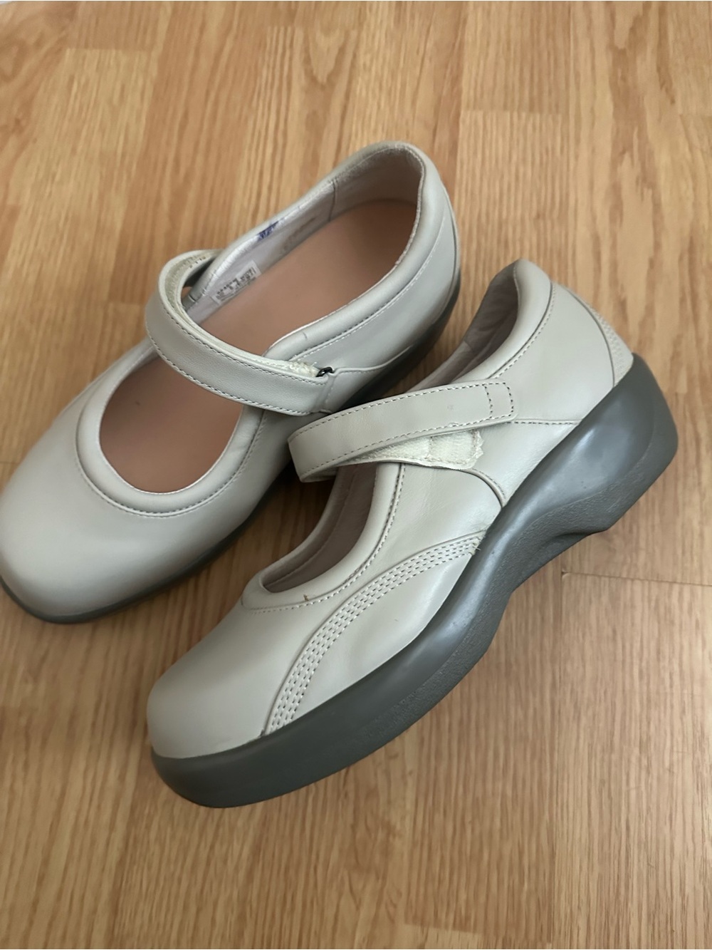 Apex Mary Jane Flats in Light Gray with Strap